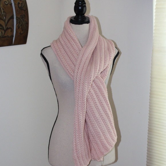 Jaanuu, light Pink cable knit  pom pom beanie and keyhole scarf - Picture 2 of 5